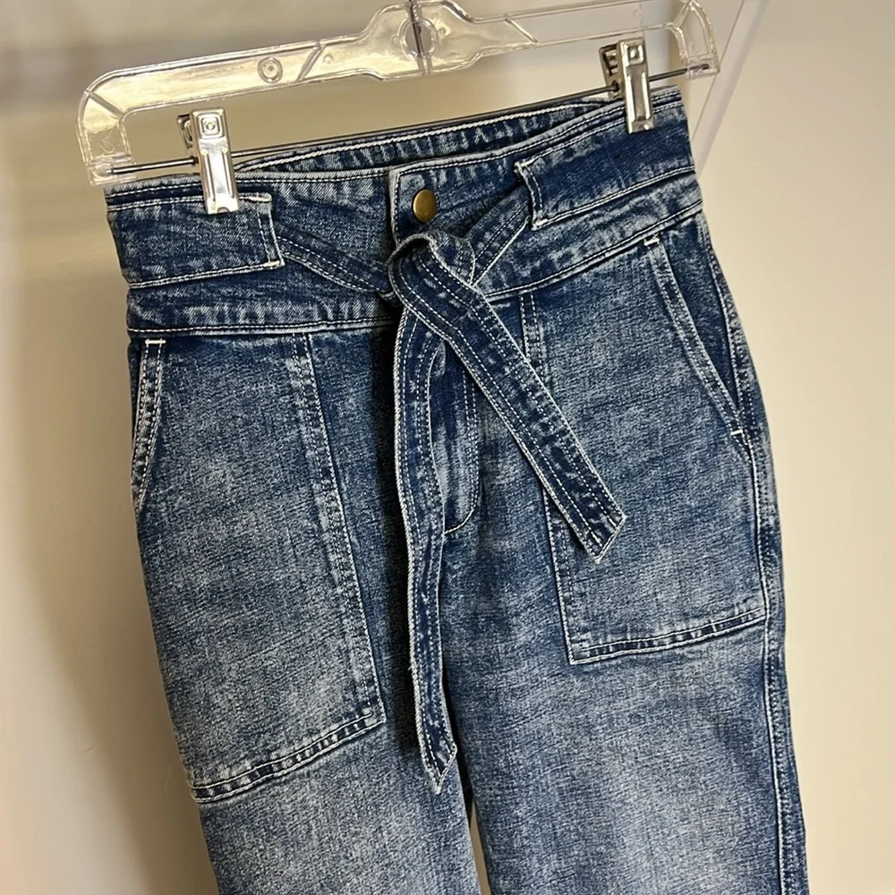 NWT A&F Ultra High Rise Straight Belted Snap‎ Waist Blue Jeans- 0